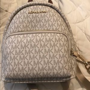 MICHAEL KORS ERIN VANILLA SMALL CONV BACKPACK